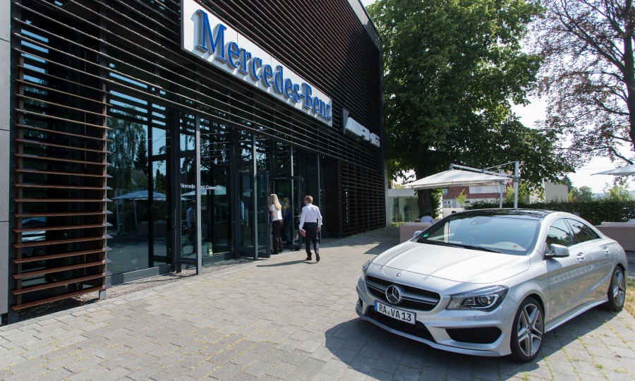 European automakers reduce companyowned dealerships Automotive News