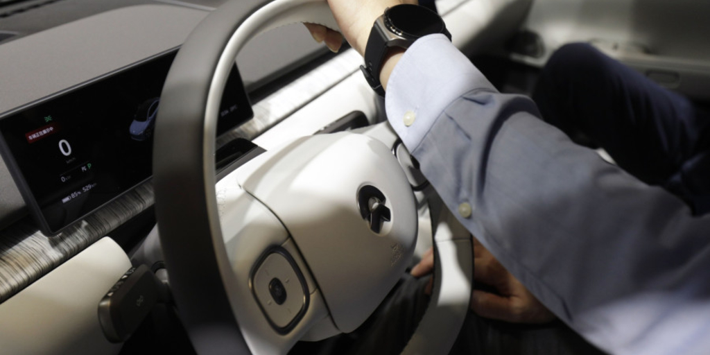 Nio launches smartphone to use with its EVs | Automotive News Europe - Vimarsana News