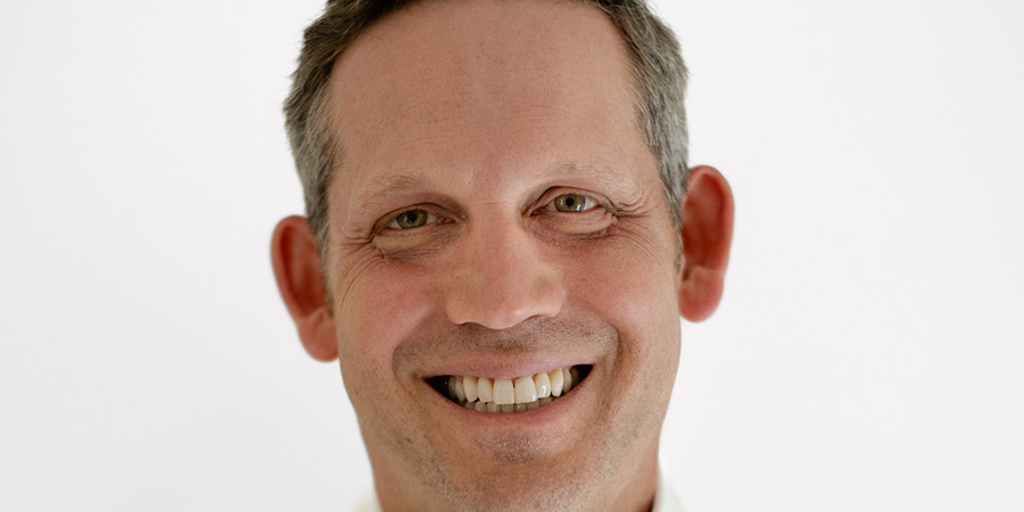 Ford hires ex-Apple executive Peter Stern | Automotive News Europe - Vimarsana News